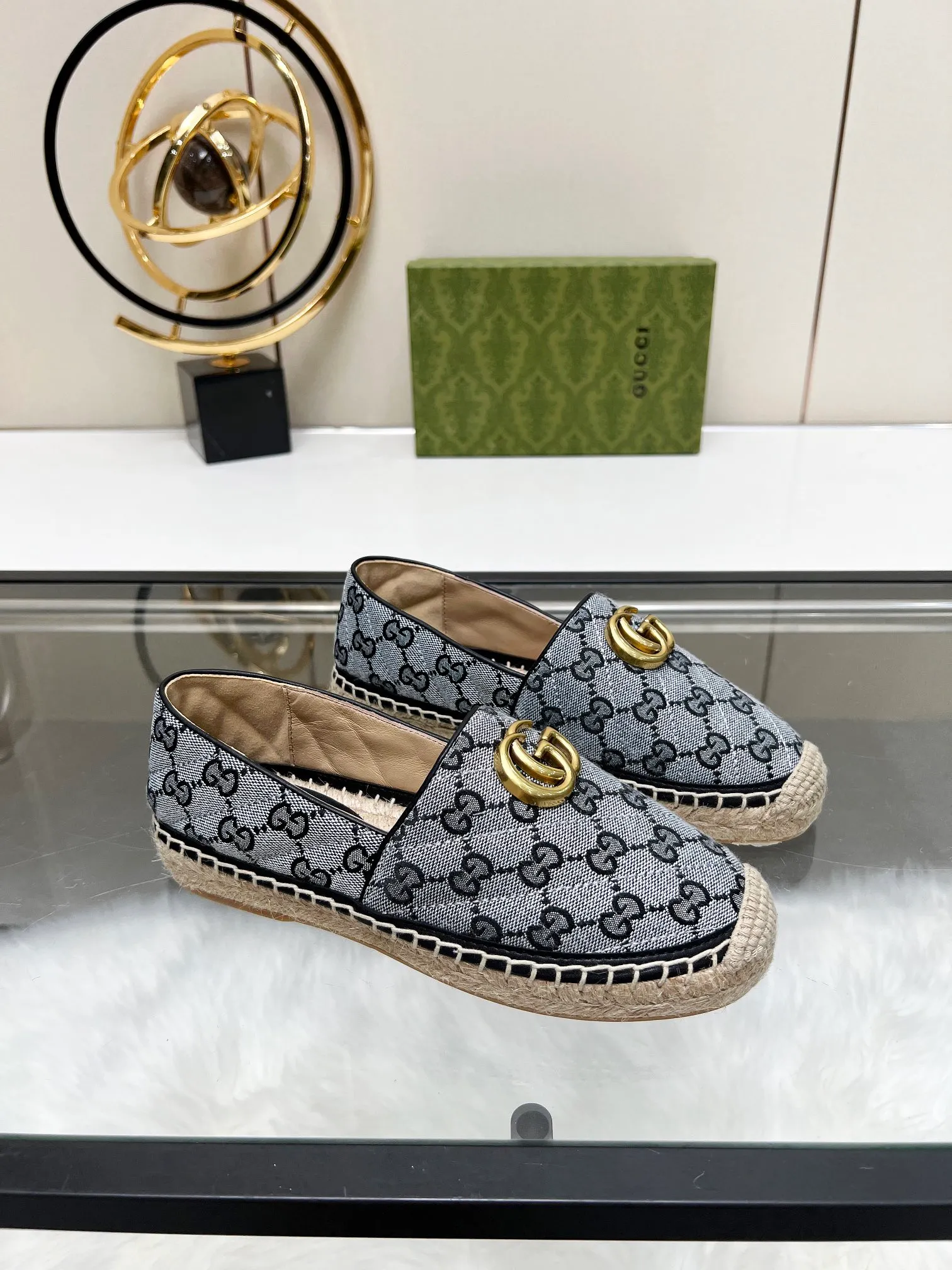 👟👟Ex-factory price 380👟👟 2024 new color early spring Gucci 🗽🗽Gucci classic logo logo canvas fisherman shoes, espadrilles made of double G imported fabric. The color of the brand's double G letter cross-woven pattern will be reinterpreted every season, and the charm of the collection elements will be interpreted through more fresh and eye-catching materials and designs. •Pink, dozens of colors, choose as you like, choose as you like •Women’s style •Number of sizes 35-42